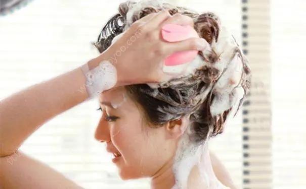 理想的洗发频率:早晚洗头好吗?多长时间洗一次头发比较好?