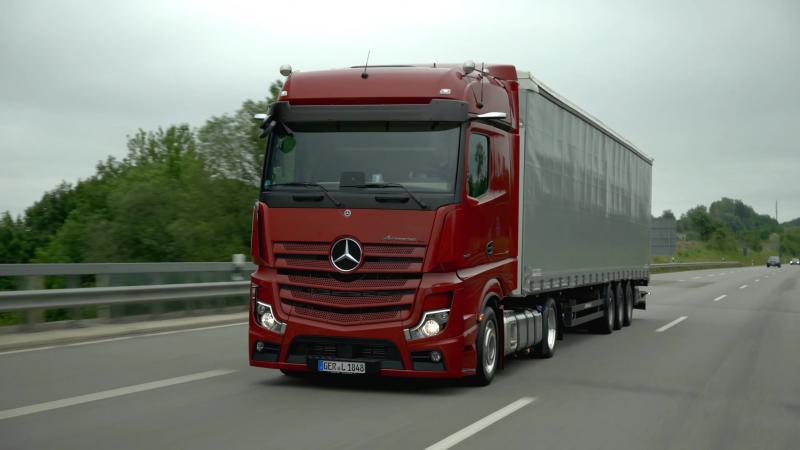 各位开车的司机，请一定要离大车远点，有时真的看不见你