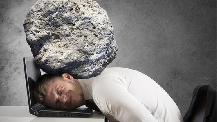 当你用脑过度时，大脑会超负荷运行，并伤害到脑子吗？