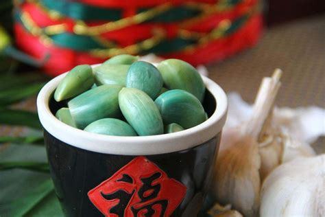 腌制后的腊八蒜为啥是绿色的?腊八节的由来+这天应该吃什么