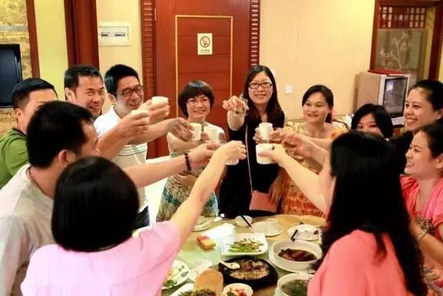 好久没联系的同学突然给你打电话，一般只有三件事！