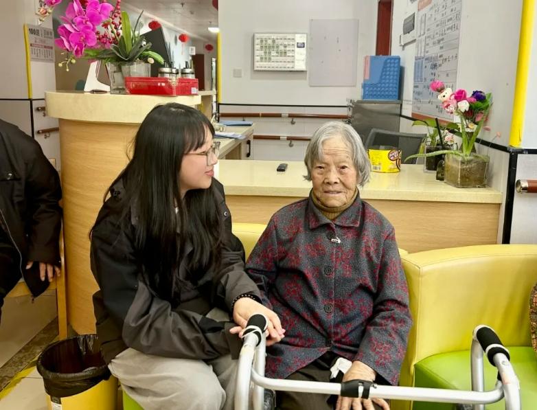 00后住进了养老院怎么办，与老年人的跨代共居新模式