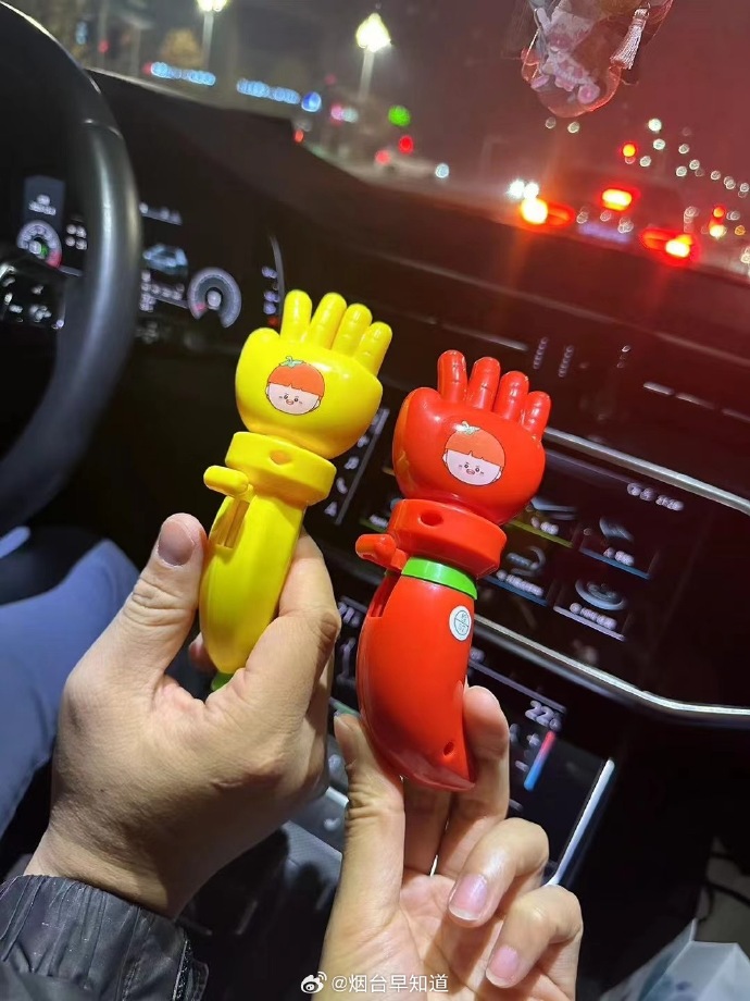 海底捞的小玩具，超过14岁的大人不能随便拿了