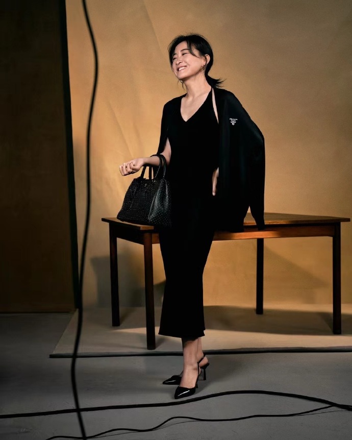 贾玲成为Prada品牌大使，恭喜Prada喜提贾玲，玲姐好美