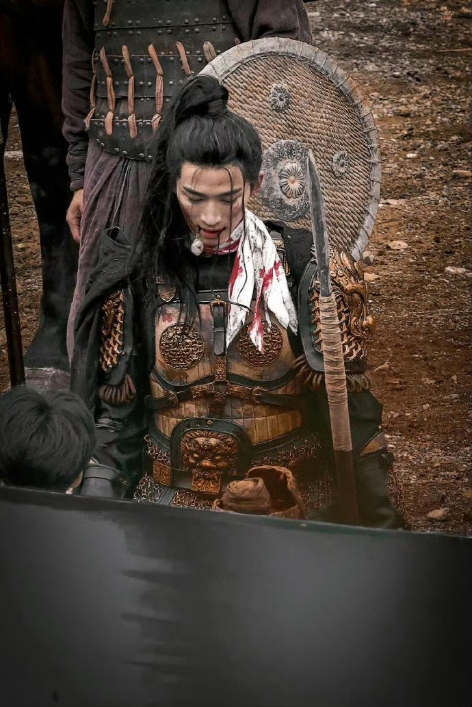 王星越《墨雨云间》经典画面，玉佩叼在嘴边叼了一天玉佩