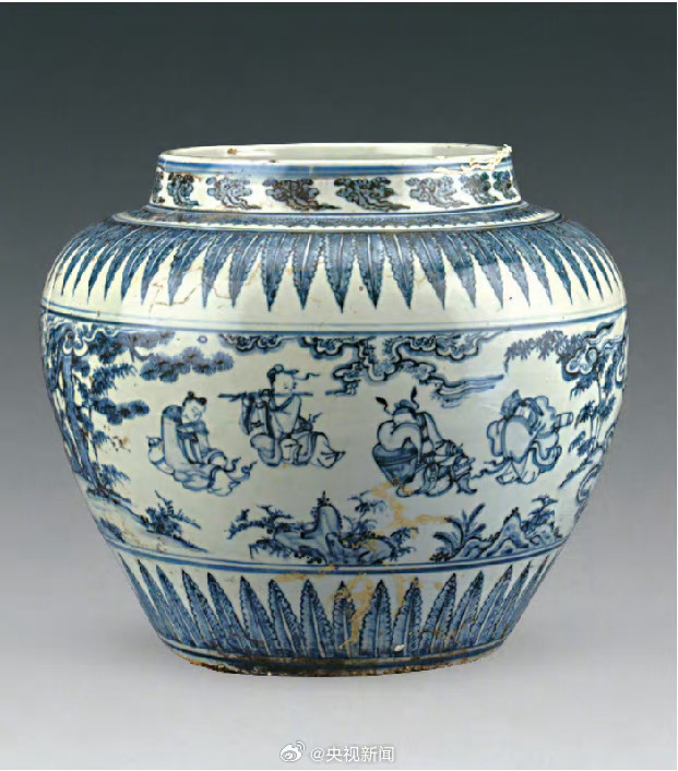 南海沉船打捞出的900余件套文物惊艳了，古代海上丝绸之路