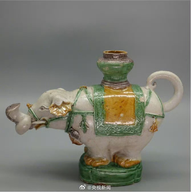 南海沉船打捞出的900余件套文物惊艳了，古代海上丝绸之路