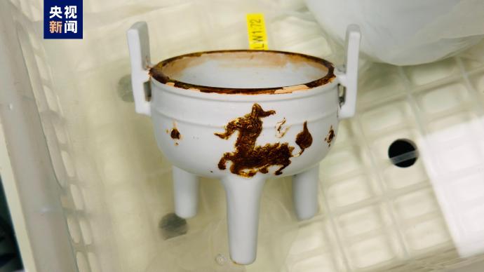 南海沉船打捞出的900余件套文物惊艳了，古代海上丝绸之路