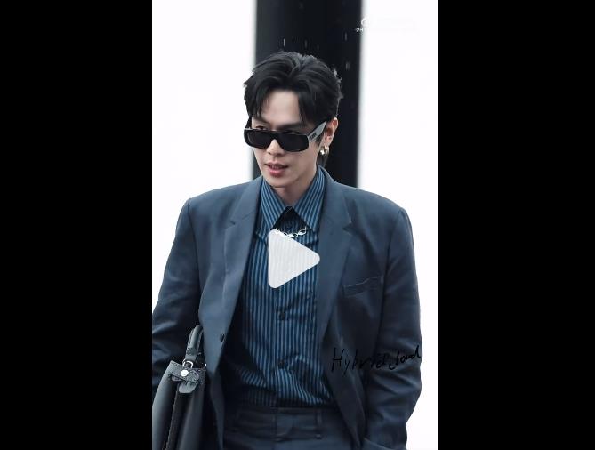 星光熠熠：张若昀许凯目黑莲方灿同排看秀齐聚米兰时装周