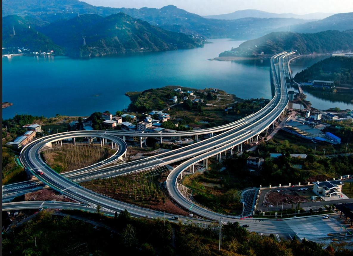 交通互联互通新发展：长三角与粤港澳带来发展机遇无限