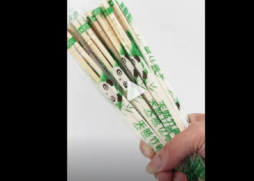 女生买2份饭顺手拿6双筷子，被商家怒斥盗窃