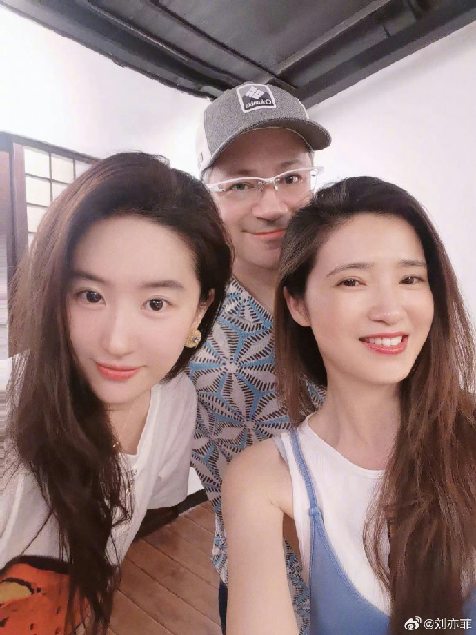 刘亦菲许红豆惊喜限时回归，与姐姐姐夫共享欢乐时光