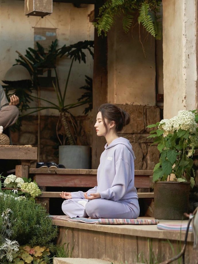 刘亦菲许红豆惊喜限时回归，与姐姐姐夫共享欢乐时光