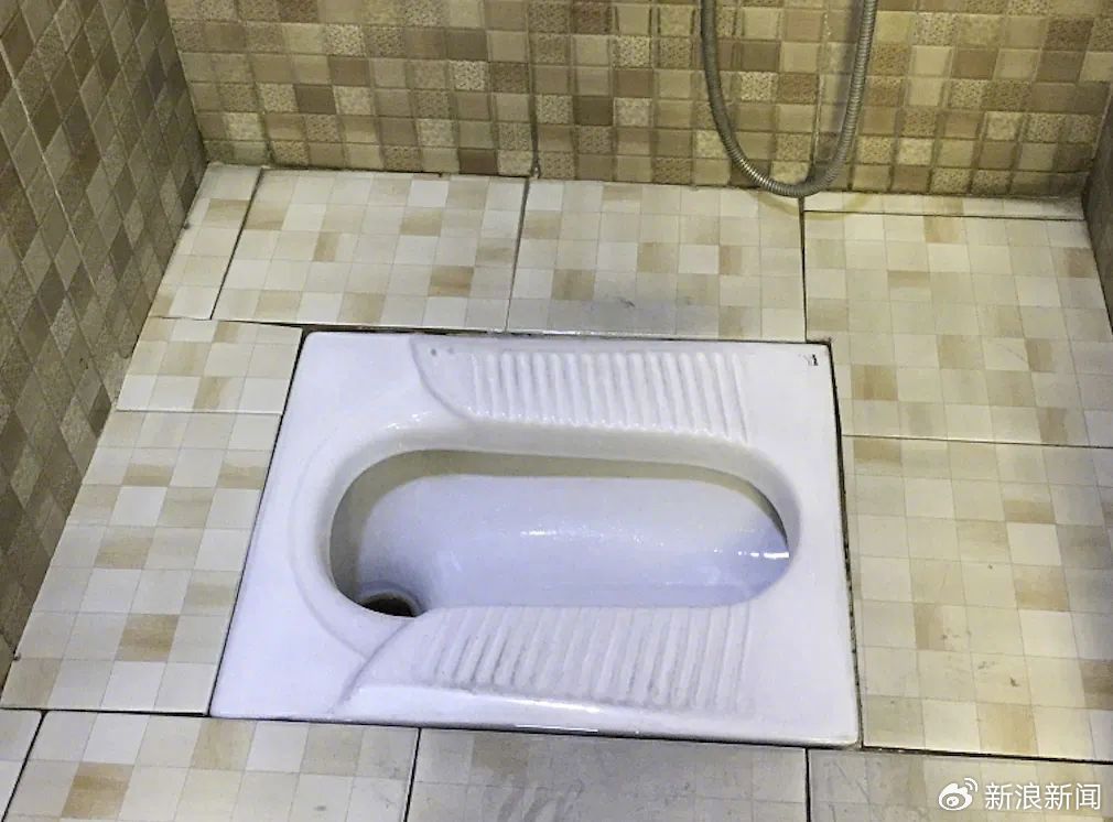 上厕所途中冲水时可能增加感染风险，小心病菌漂到PP上