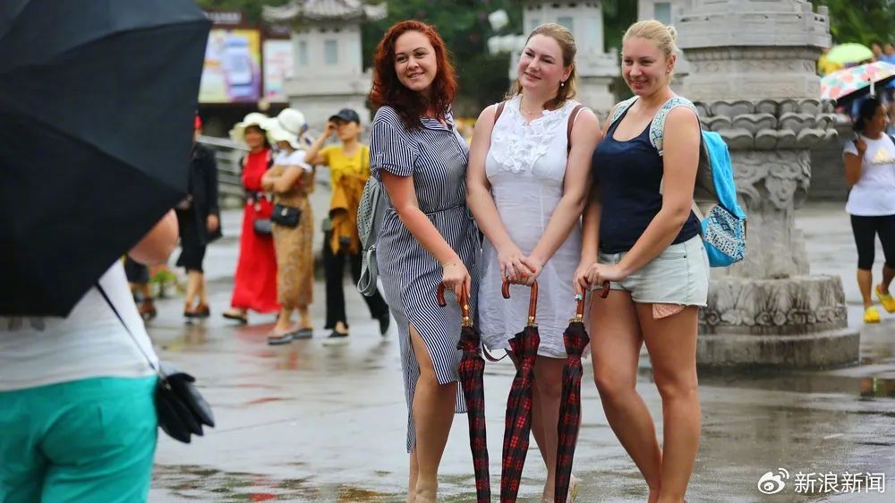 俄罗斯人挤爆三亚的都是中产阶层，贵得要命还不带还价