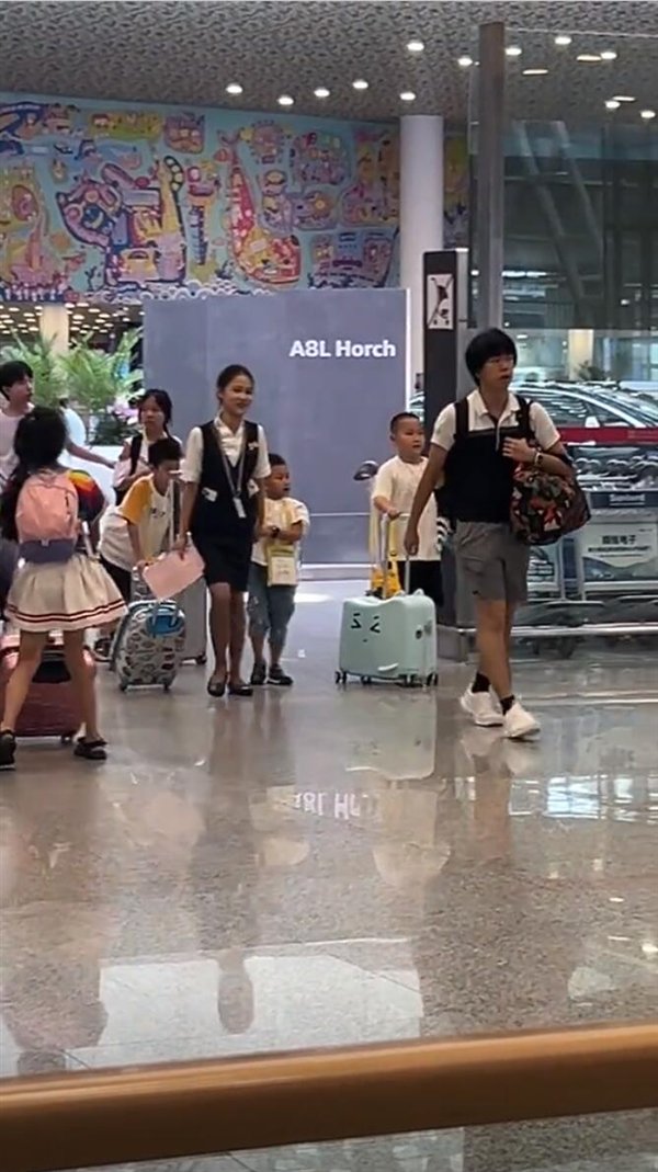 为陪养独立生活能力让5岁娃独自乘飞机去深圳