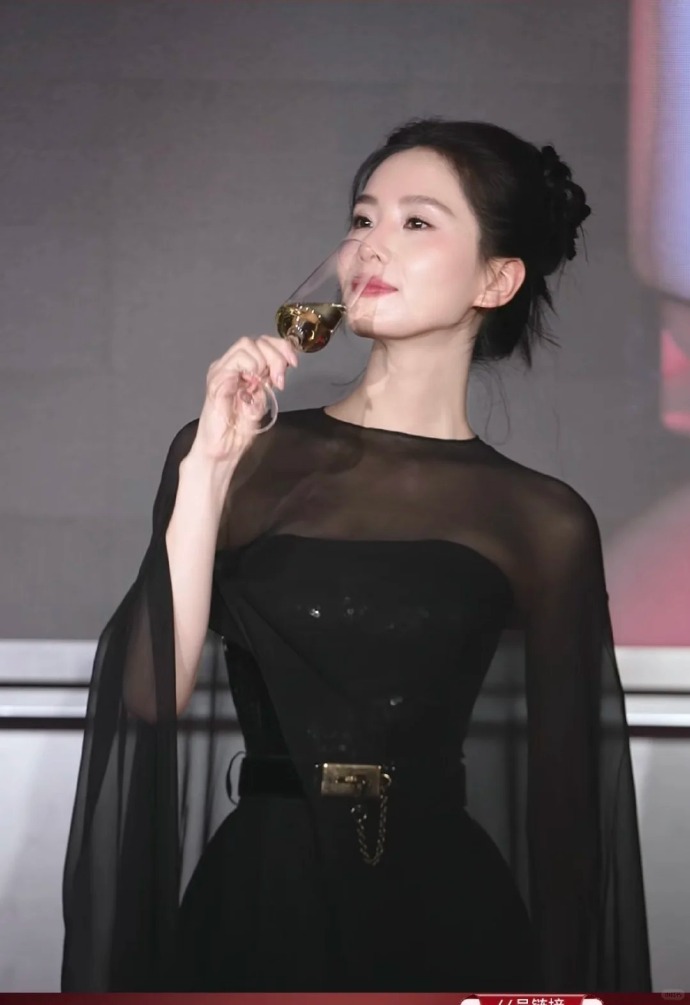 刘诗诗穿了未发布款高定和定制礼服