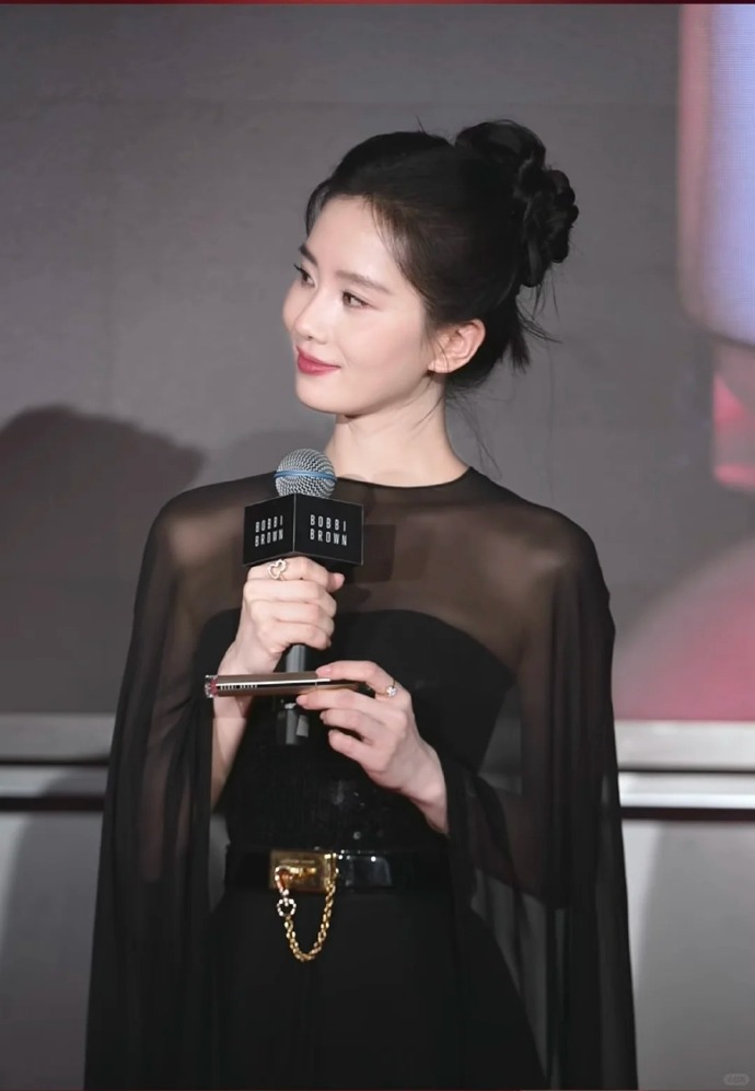 刘诗诗穿了未发布款高定和定制礼服