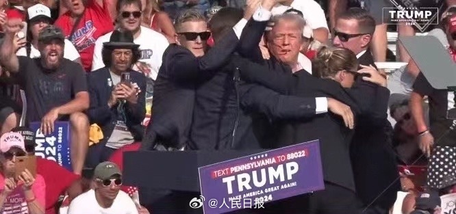 特朗普竞选演讲：现场响起枪声，右耳现血迹！