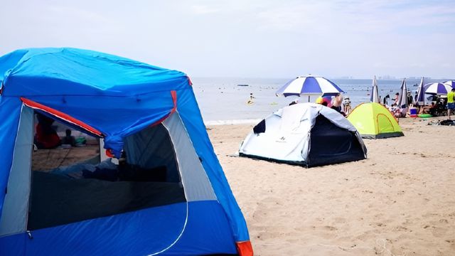 海滩搭帐篷竟遭乱收管理费，秦皇岛迅速介入维护游客权益