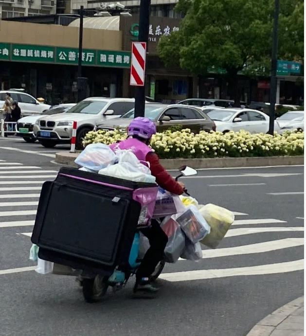 新特权：在杭州送外卖的小哥们可走VIP通道啦