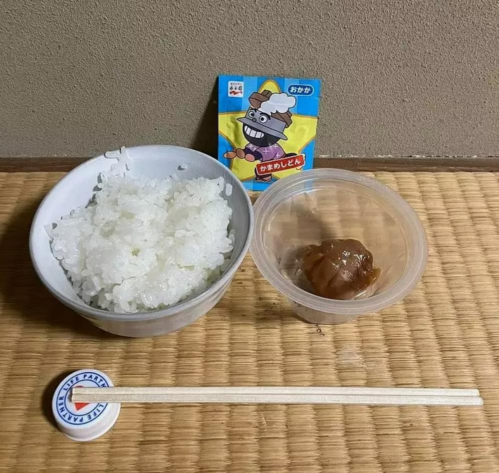 日本男子为攒钱21年只吃泡饭，结果因日元暴跌亏掉一半！