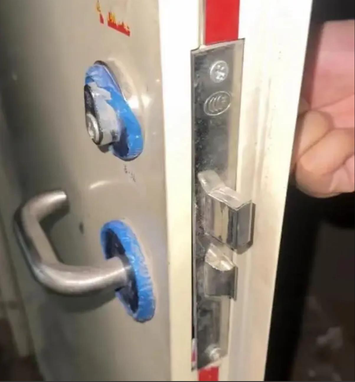 物业撬门占业主1400多万买的别墅，婚房竟成他人领地