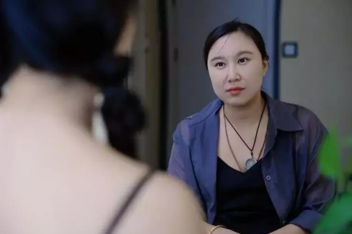 河南39岁“小三劝退师”的温情使命:时薪700元的情感修复