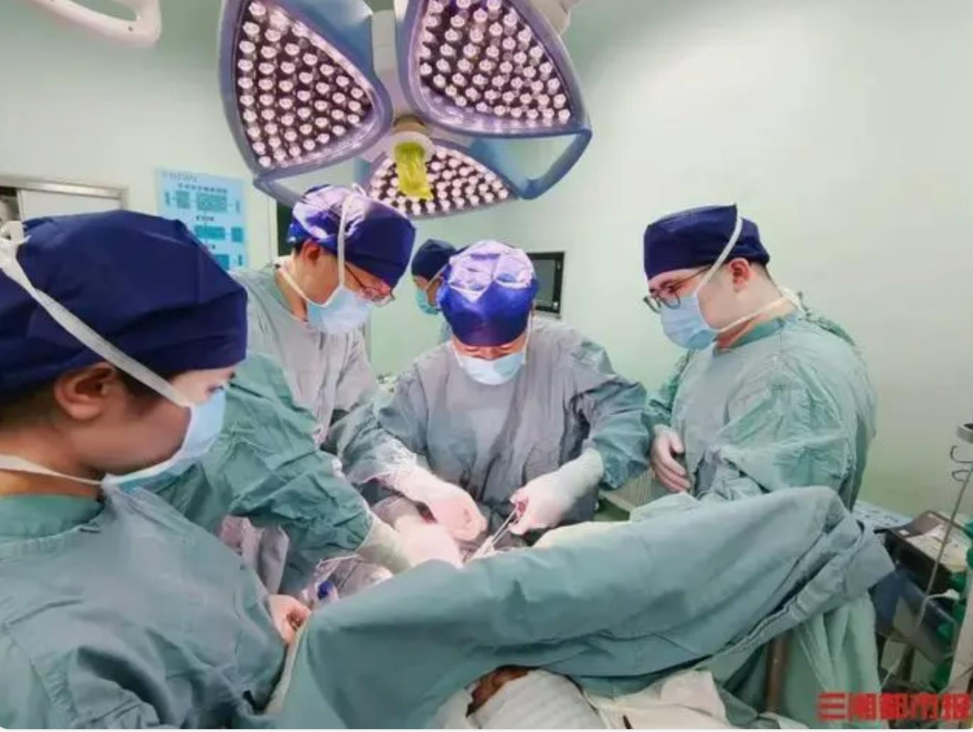 1岁男童腹腔惊现“宝宝”，罕见手术成功挽救生命