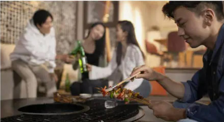 惊！37岁女子体内抽出猪油血，重油重盐饮食敲响健康警钟