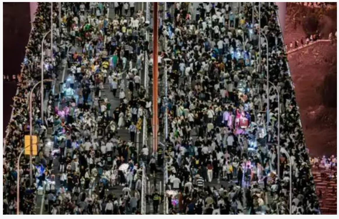 国庆10.1高速路上长满了放假聪明人,这些人为何年年要受罪