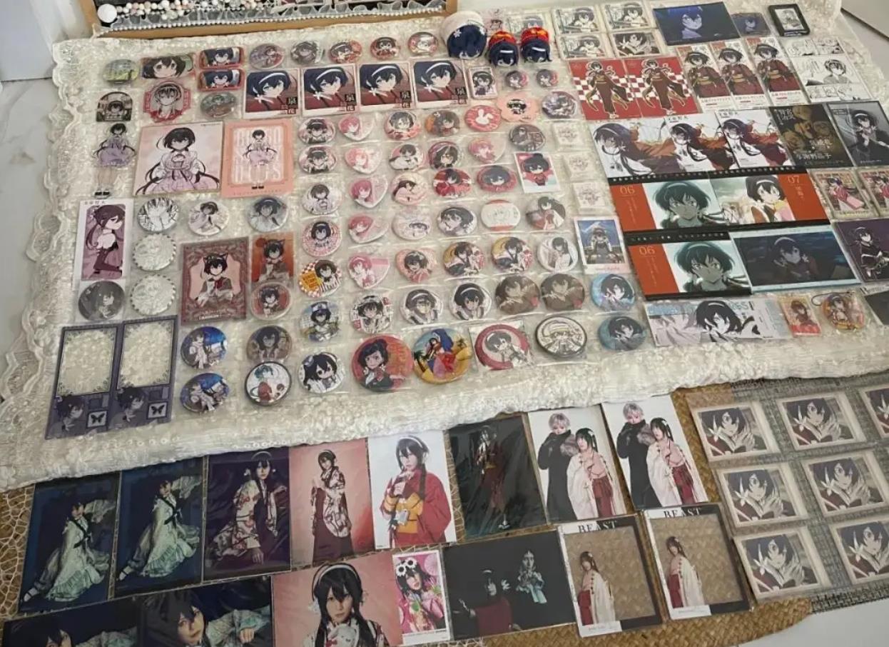 26岁女生豪掷7万购“吧唧”：1块钱的东西被炒到天价