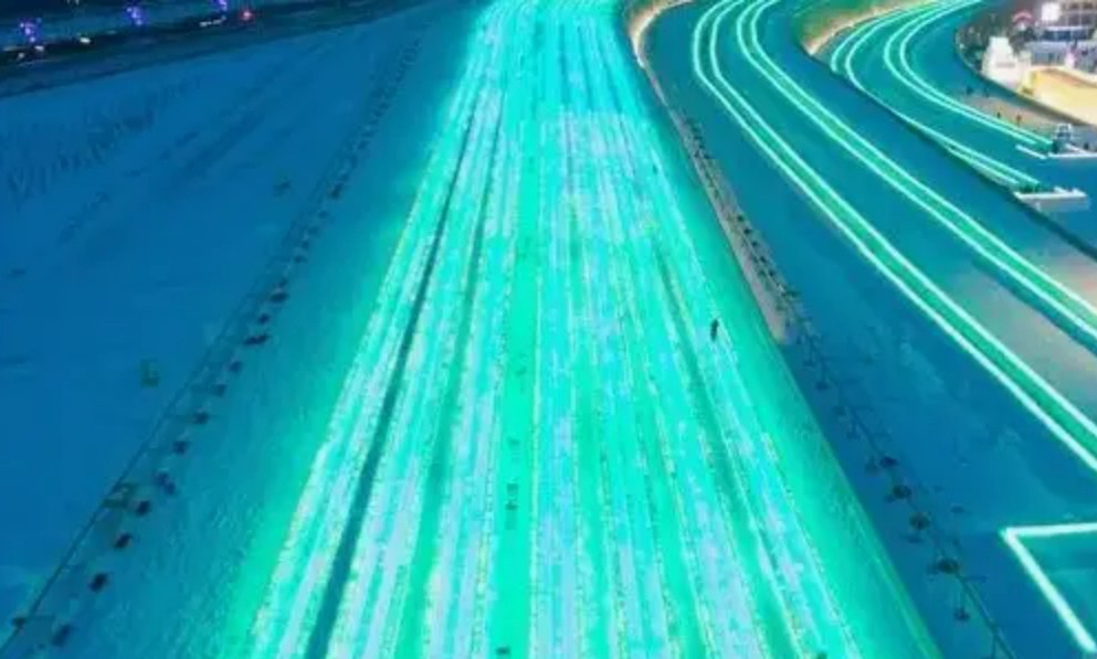 冰雪狂欢新地标！哈尔滨大滑梯震撼开启