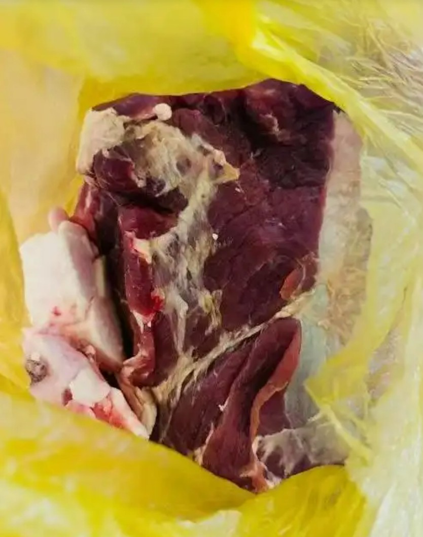 商家“挂羊头卖狗肉升级版”：挂牛尾卖猪肉，终被罚16万