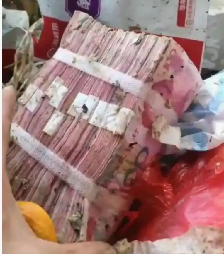 惊魂未定！小情侣误扔23万彩礼，7名环卫工助力“捞金”