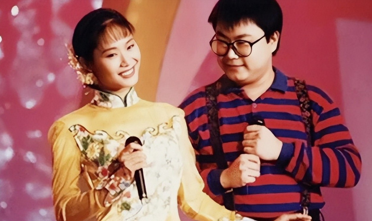 57岁于文华隐退农村，简朴生活喂狗长裙拖地，幸福背后