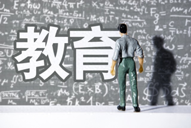 AI辅助孩子写作业，是福还是祸？家长老师怎么看？  最近，一则关于三年级小学生利用AI软件辅助完成作业的新 ...