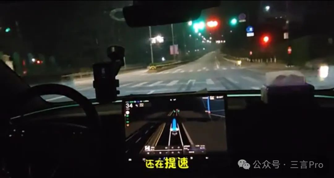 特斯拉FSD入华实测笑中带泪，车主12分迅速扣完