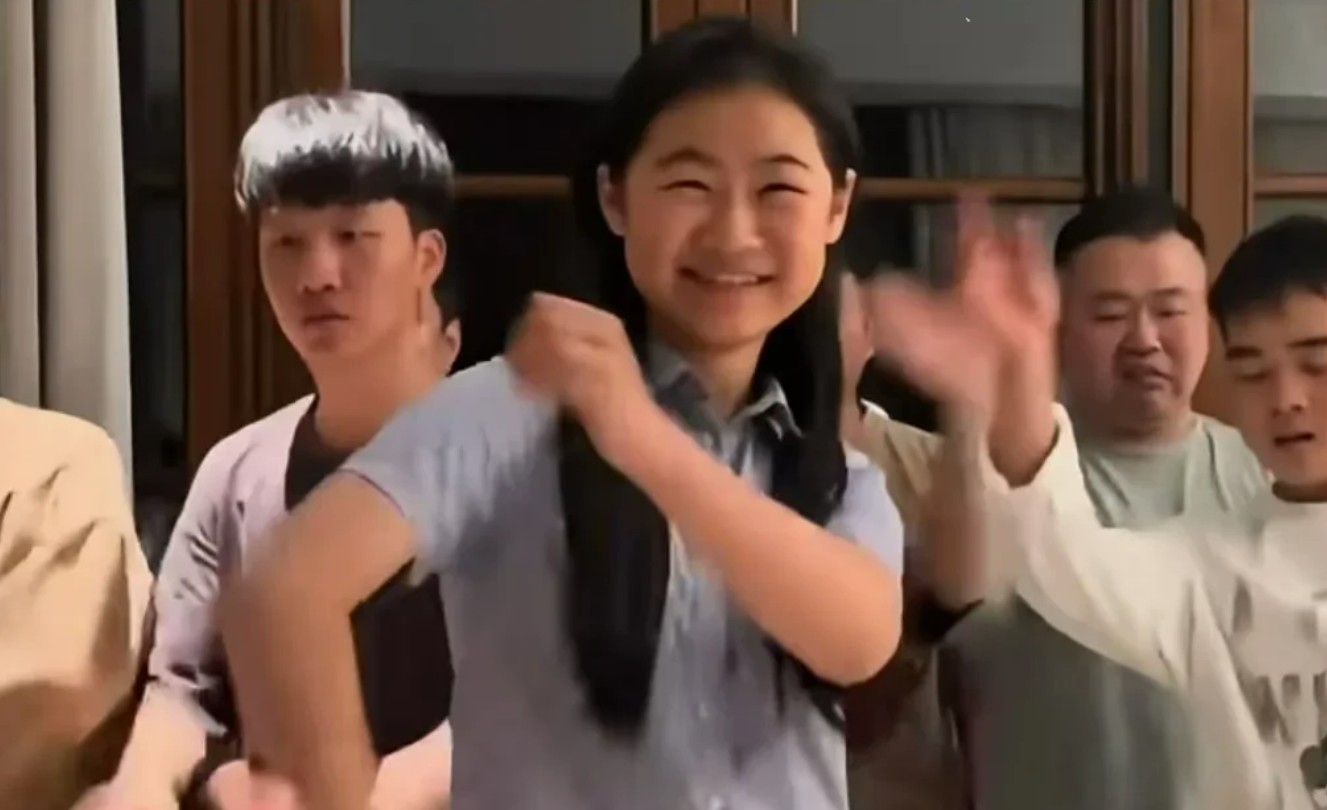 岳云鹏40岁生日大女儿首亮相！基因太强大了！