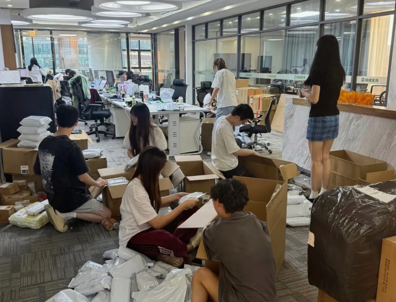 这波操作太秀了！  "咱老板这脑子，不去经商都可惜了！"办公室里，财务小王举着刚打印好的社保声明，眼睛里 ...