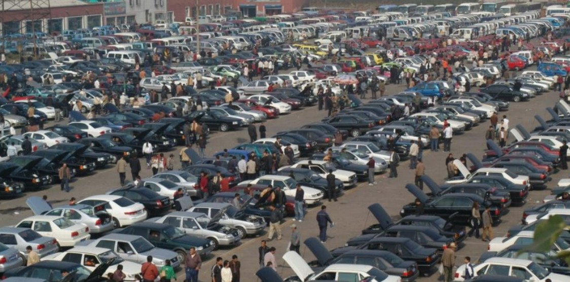 二手车车商坚称"原版原漆" 买家现场比价直降七千