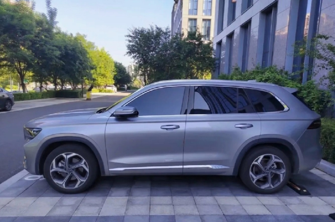 月薪六千撑面子买车，一年三万养车费让我悔不当初