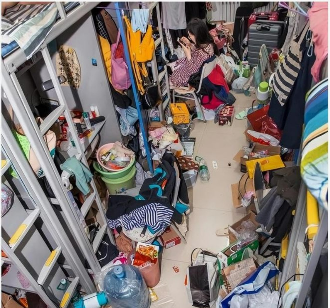 大学生女生宿舍揭秘：杂乱环境惊掉下巴-家长直呼难以接受