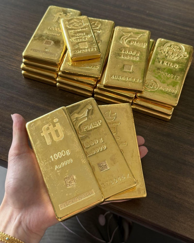 金价预言精准应验，黄金持有者今夜能否安眠？