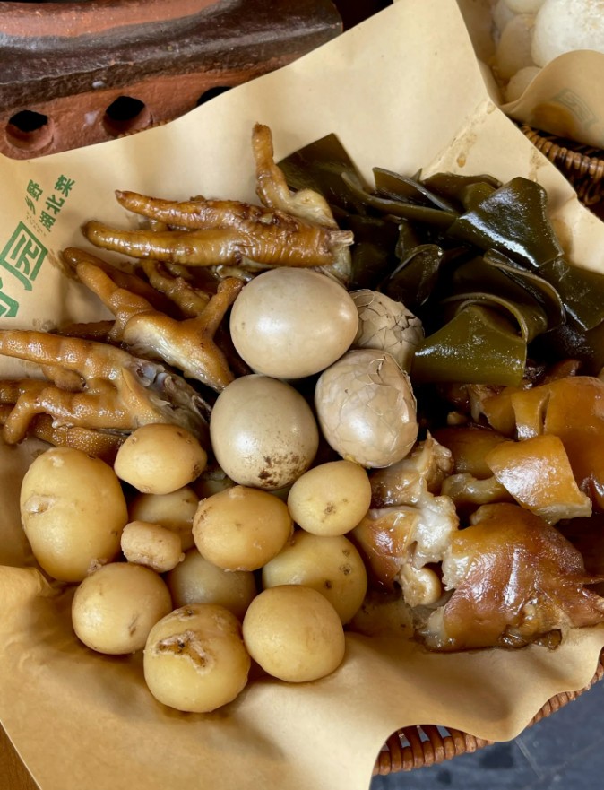 湖北菜杀疯啦！这省饭组合让我连干3碗，肥肉都香到舔碗底
