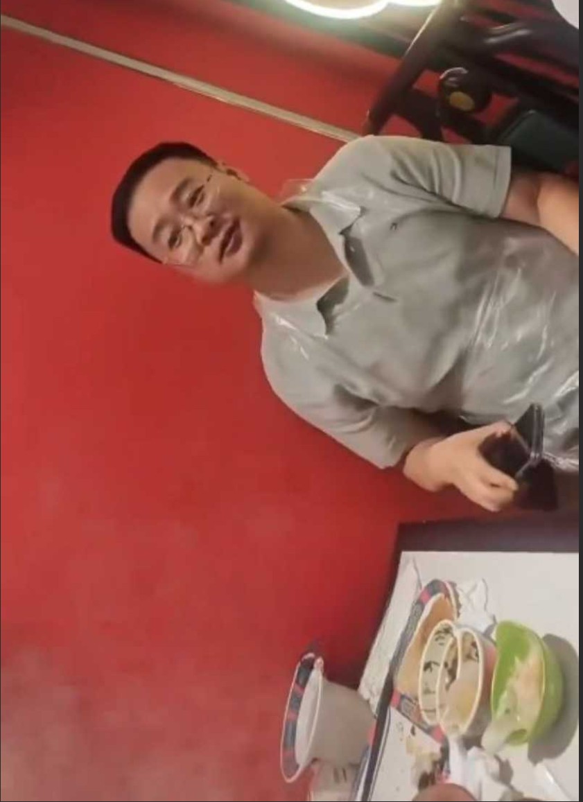  贝勒爷南门涮肉店 两男子喝光雪碧硬杠要求免单